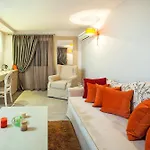Core Otel Polychrono